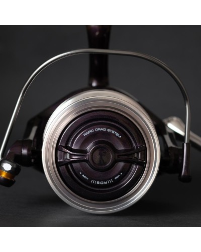 Cinnetic Raycast III CRBK SS | El carrete Cinnetic Raycast III CRBK SS Cuerpo y rotor de aleación CRBK. Bobinas de aluminio d...