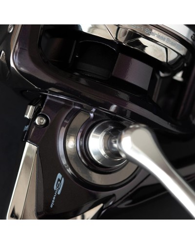 Cinnetic Raycast III CRBK SS | El carrete Cinnetic Raycast III CRBK SS Cuerpo y rotor de aleación CRBK. Bobinas de aluminio d...